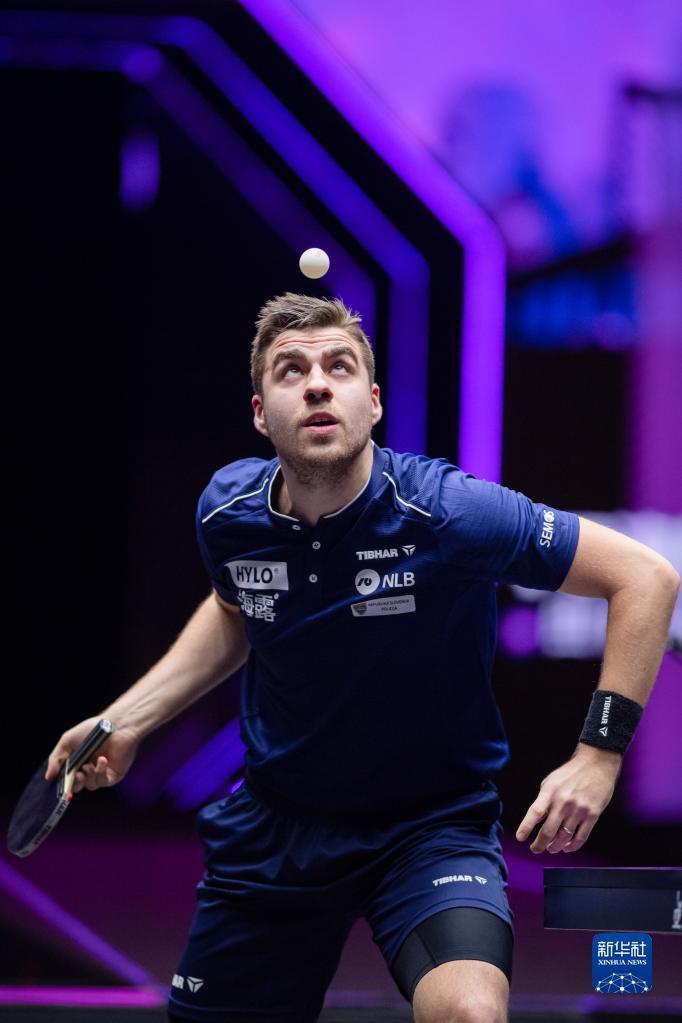 再在侧翼完 再在侧翼完